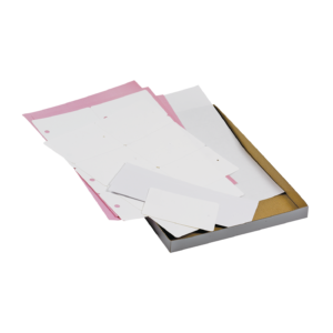 documents sans impression blancs et roses posés sur boîte en carton